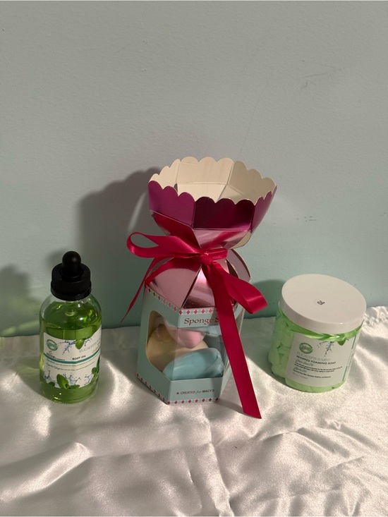 Aminnah Other - Aminnah Bundle includes “eucalyptus mint” body oil & whipped foaming soap!